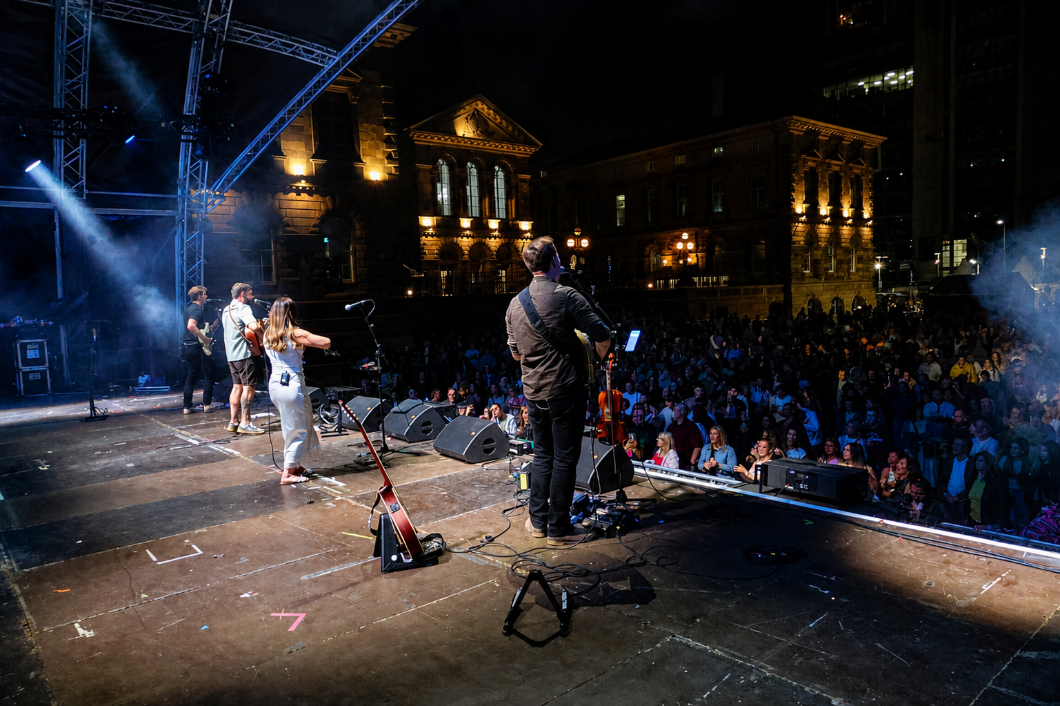 Stage side, Custom House Square